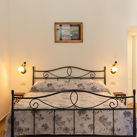 B&B Palazzo Sersale Napoli エクステリア 写真