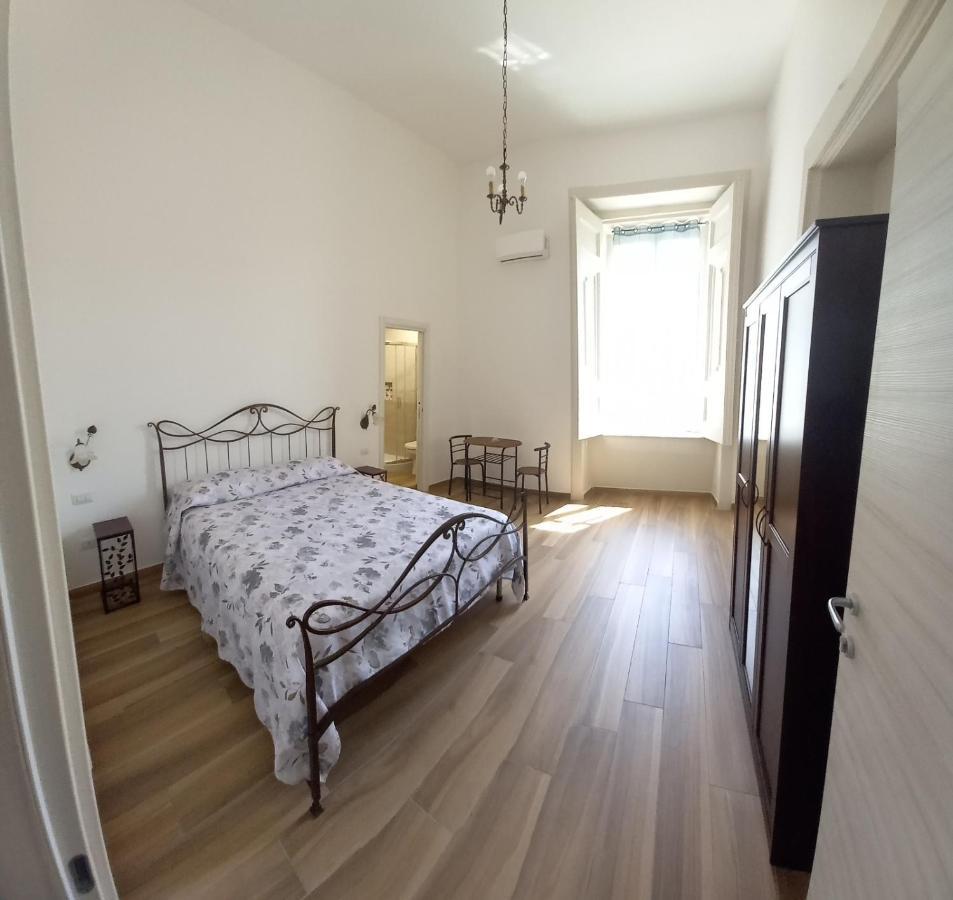 B&B Palazzo Sersale Napoli エクステリア 写真