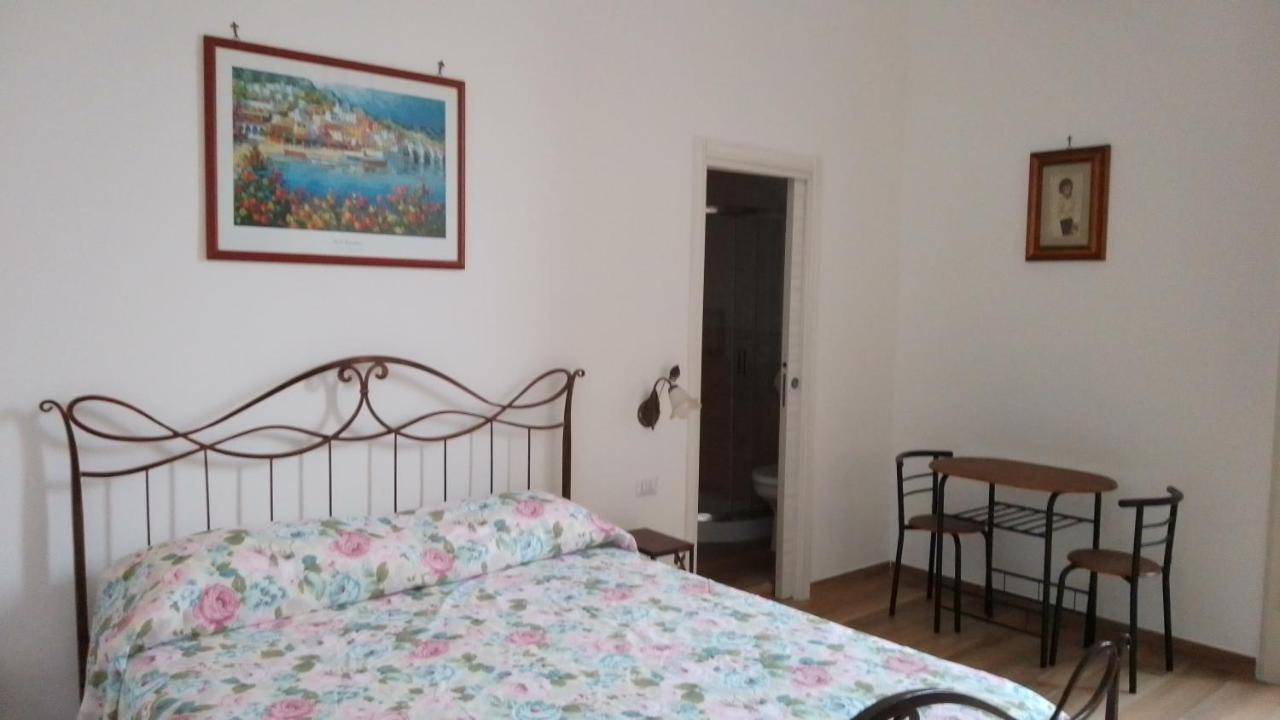 B&B Palazzo Sersale Napoli エクステリア 写真