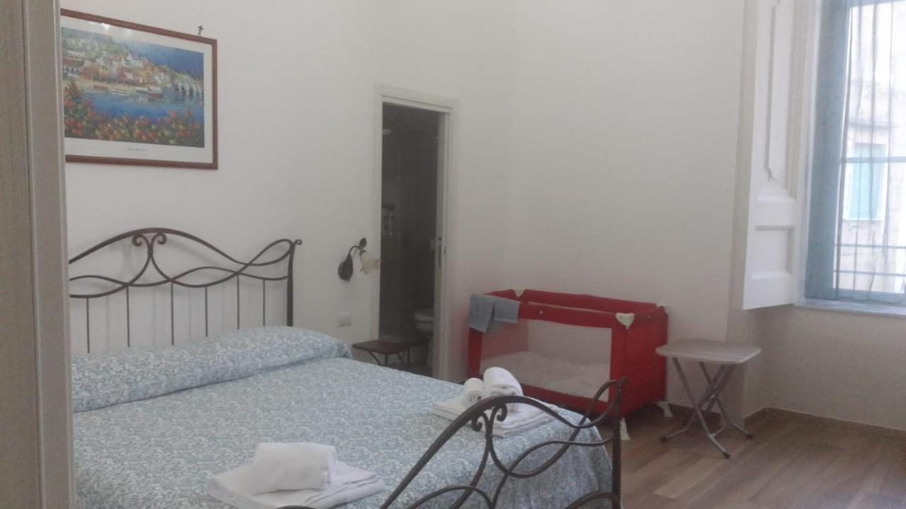 B&B Palazzo Sersale Napoli エクステリア 写真