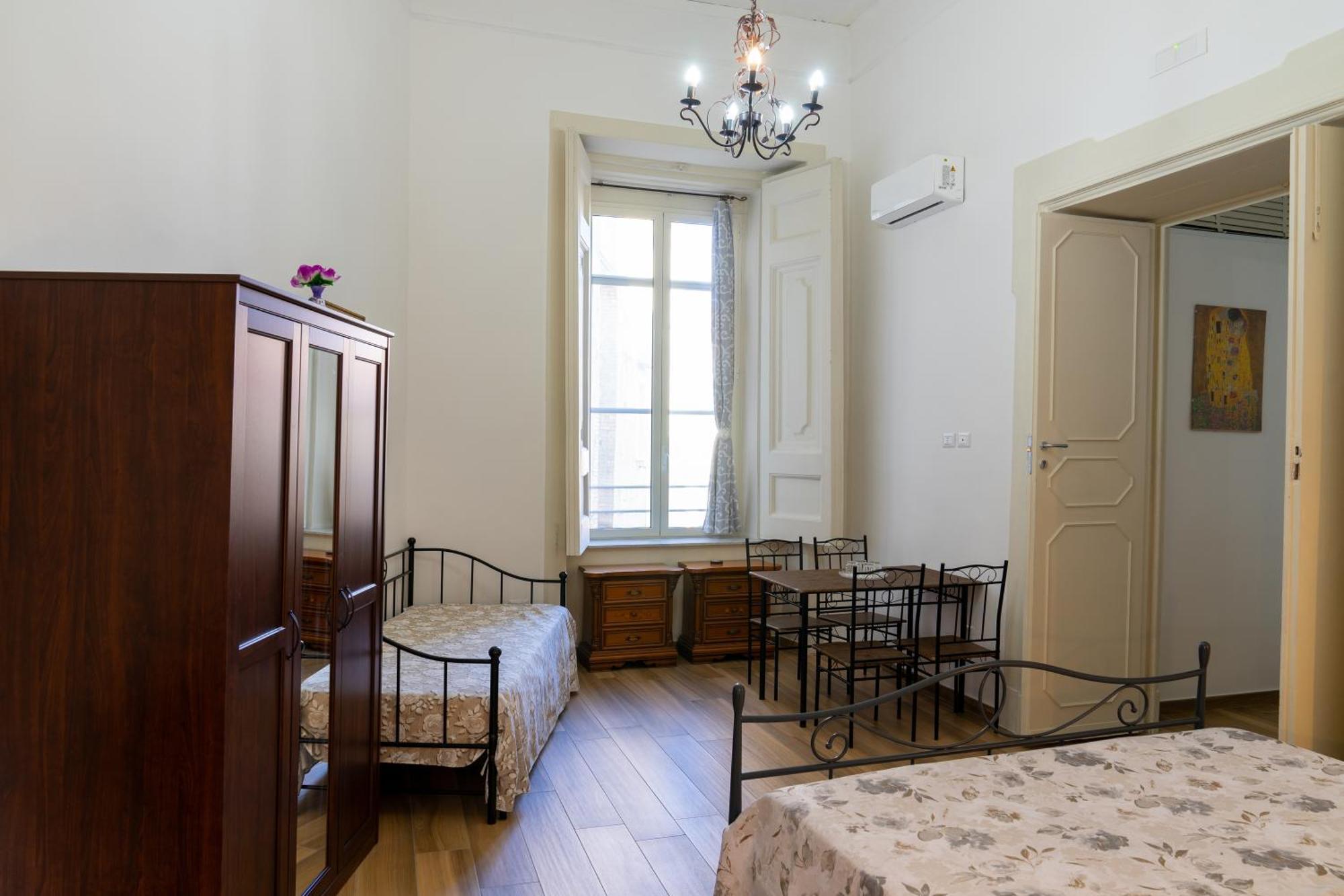 B&B Palazzo Sersale Napoli エクステリア 写真