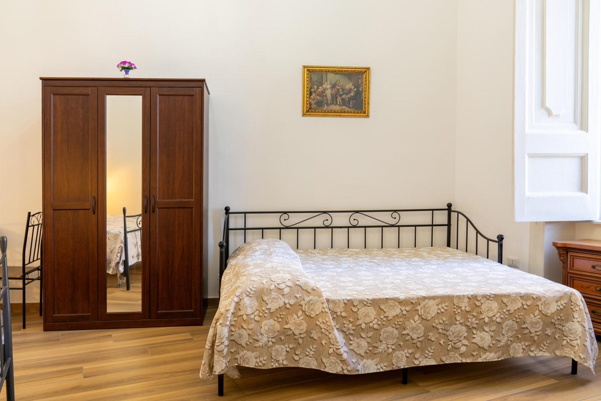 B&B Palazzo Sersale Napoli エクステリア 写真