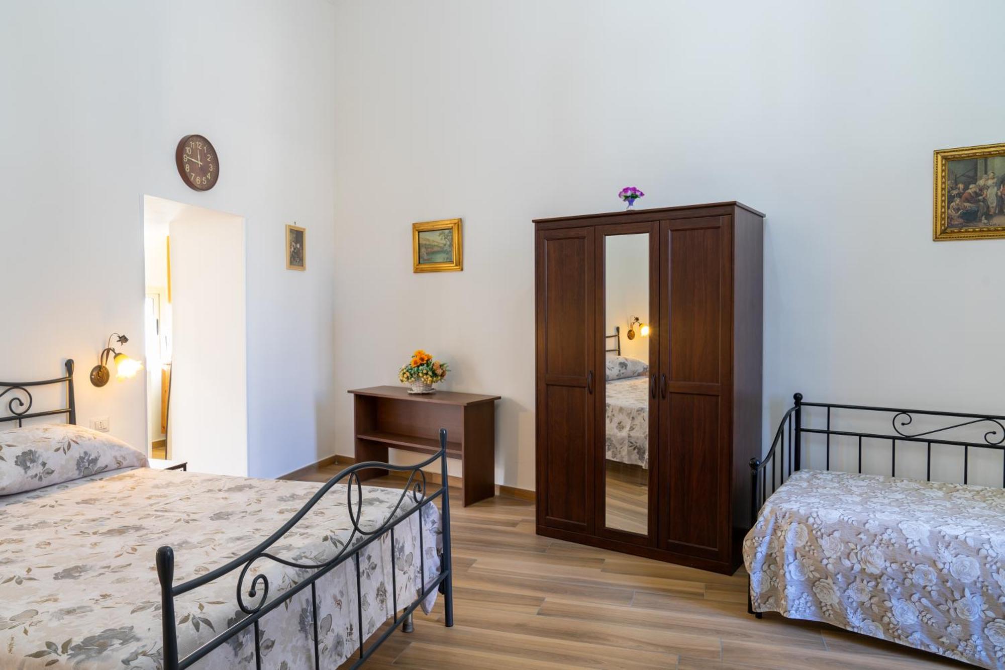 B&B Palazzo Sersale Napoli エクステリア 写真