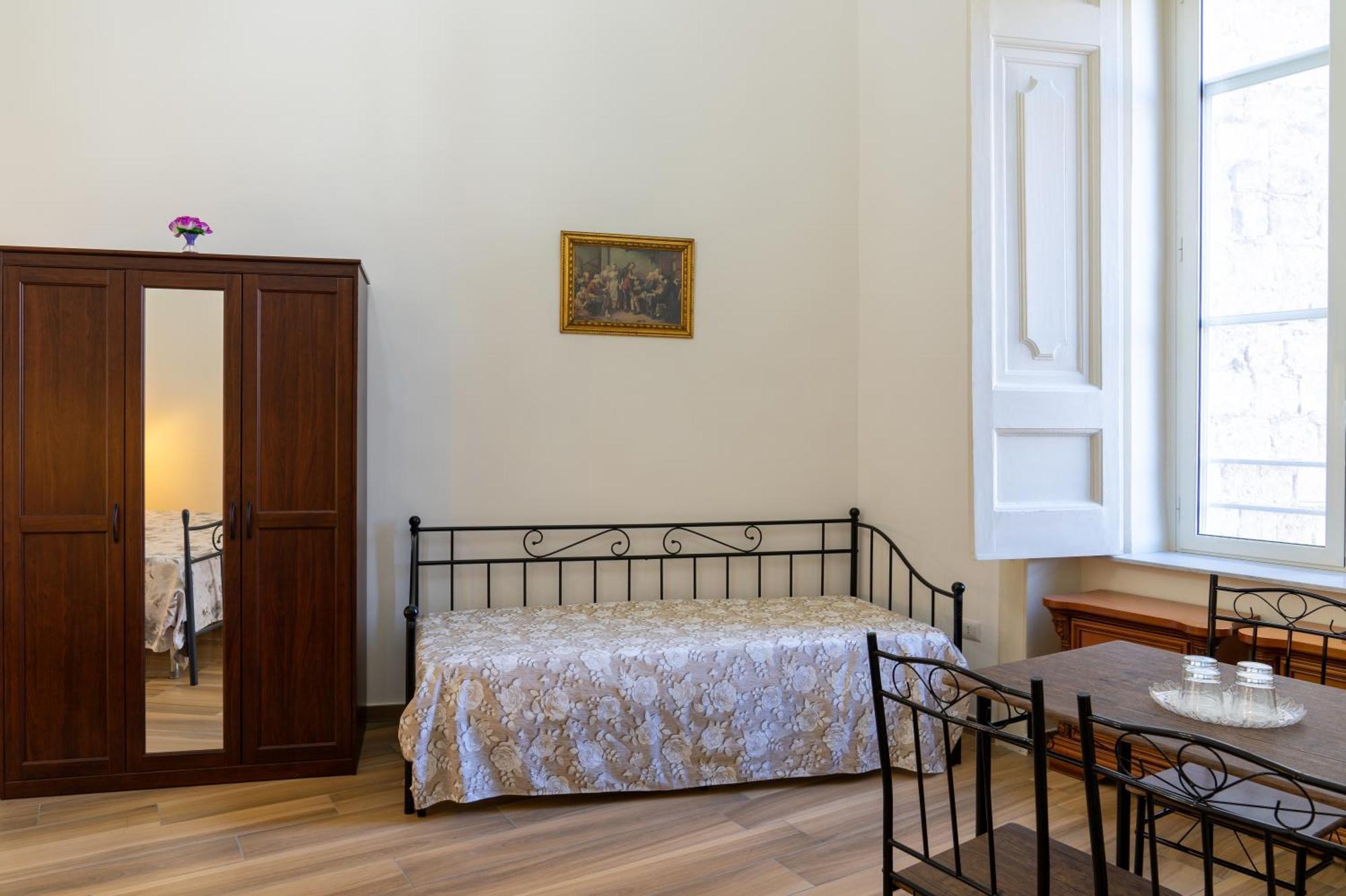 B&B Palazzo Sersale Napoli エクステリア 写真