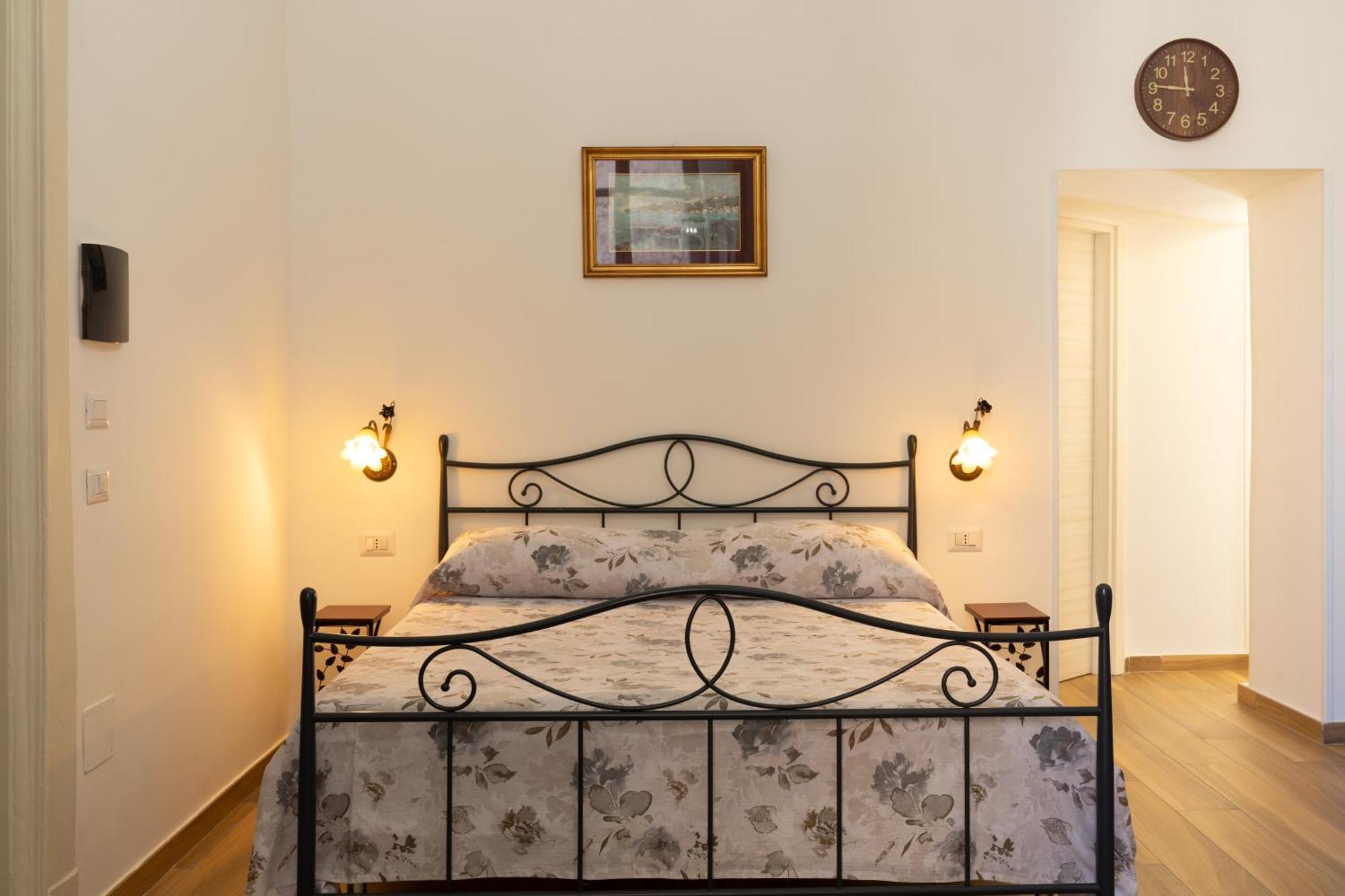 B&B Palazzo Sersale Napoli エクステリア 写真