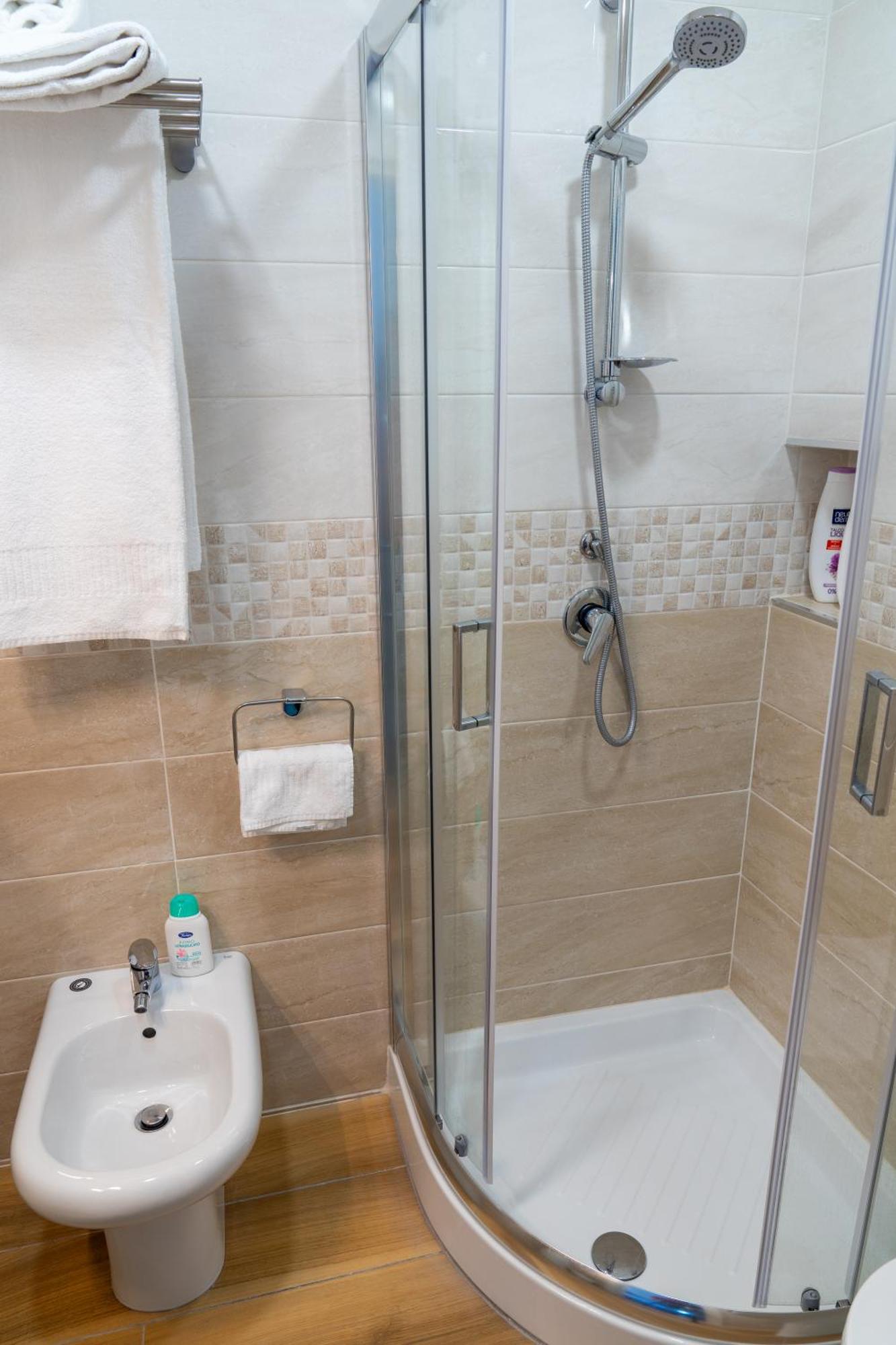 B&B Palazzo Sersale Napoli エクステリア 写真